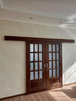 Карниз Массив ольхи для распашных дверей 55*60*1470 мм Дуб Винтаж - фото 68885