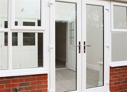 Двустворчатая пластиковая дверь входная RT-G Белая - фото 79633