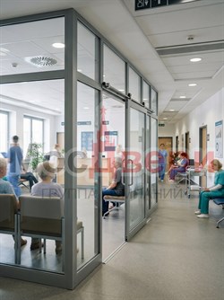 Стационарная перегородка AG Контур UF/SL-11 с раздвижной дверью для коридоров клиники - фото 83655