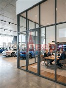 Панорамная каркасная перегородка AG Авто для шоурума автосалона